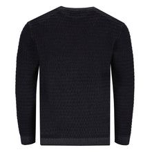 Lade das Bild in den Galerie-Viewer, Schwarzer Herrenpullover aus Merinowolle mit Rundhalsausschnitt, feiner Gitterstruktur und Vintage-Optik.