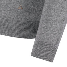 Carica l'immagine nel visualizzatore di Gallery, Crew-neck Pure Cashmere Pullover AVE Artikelnummer: T1070-109 Farbe: Hellgraumelange Detail
