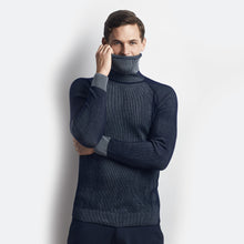 Lade das Bild in den Galerie-Viewer, Roll-neck Pullover 2-Tone Rib ALAIN Artikelnummer: T1172-672 Farbe Marineblau Vorderseite-Model
