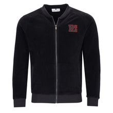 Lade das Bild in den Galerie-Viewer, Schwarze Herren-Collegejacke im Letterman-Stil aus weichem Chenille mit Blouson-Kragen, Raglanärmeln und Reißverschluss, verziert mit roten Initialen auf der Brust.