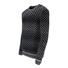 Carica l'immagine nel visualizzatore di Gallery, Schwarz-grauer Herrenpullover mit Rundhalsausschnitt, grafischer Gitterstruktur und sanftem Dégradé-Effekt, gefertigt aus strapazierfähiger Wollmischung.
