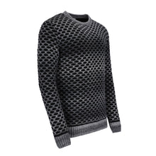 Carica l'immagine nel visualizzatore di Gallery, Schwarz-grauer Herrenpullover mit Rundhalsausschnitt, grafischer Gitterstruktur und sanftem Dégradé-Effekt, gefertigt aus strapazierfähiger Wollmischung.