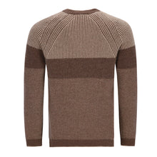 Carica l'immagine nel visualizzatore di Gallery, Braun-beiger Cashmere-Pullover für Herren mit zweifarbiger Rippenstruktur, Rundhalsausschnitt und Raglanärmeln.