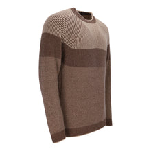 Carica l'immagine nel visualizzatore di Gallery, Braun-beiger Cashmere-Pullover für Herren mit zweifarbiger Rippenstruktur, Rundhalsausschnitt und Raglanärmeln.