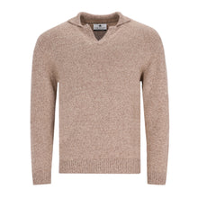 Lade das Bild in den Galerie-Viewer, Beiger Cashmere-Polopullover für Herren mit kurzem V-Ausschnitt, Polokragen und gerippten Bündchen, aus recyceltem Second Life-Cashmere.