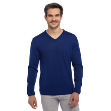 Lade das Bild in den Galerie-Viewer, Essential V-neck Pullover FREDDIE Artikelnummer: T1005-613 Farbe Nachtblau Vorderseite