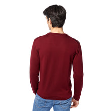 Lade das Bild in den Galerie-Viewer, Essential V-neck Pullover FREDDIE Artikelnummer: T1005-359 Farbe: Barolo Rückseite