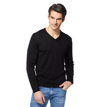 Lade das Bild in den Galerie-Viewer, Essential V-neck Pullover FREDDIE Artikelnummer: T1005-100 Farbe: Schwarz Vorderseite