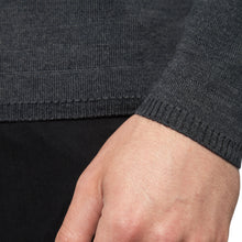 Lade das Bild in den Galerie-Viewer, Essential Roll-neck Pullover PETER Artikelnummer: T1006-102 Farbe: Anthrazit Detail