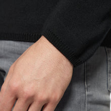 Lade das Bild in den Galerie-Viewer, Essential Roll-neck Pullover PETER Artikelnummer: T1006-100 Farbe: Schwarz Detail