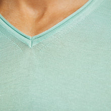 Lade das Bild in den Galerie-Viewer, Essential V-neck Pullover mit Rollsaum STEVE