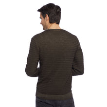 Lade das Bild in den Galerie-Viewer, Crew-neck Grid Knit Vintage Pullover NICHOLAS Artikelnummer: T1069/1-586 Farbe: Oliva Rückseite