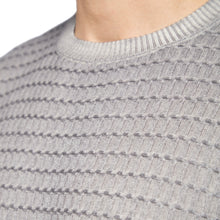 Lade das Bild in den Galerie-Viewer, Crew-neck Grid Knit Vintage Pullover NICHOLAS Artikelnummer: T1069/1-104 Farbe: Graumelange Detail