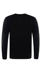 Carica l'immagine nel visualizzatore di Gallery, Crew-neck Pullover Chevron Knit RENATO Artikelnummer: T1114-100 Farbe: 100 Rückseite