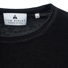 Lade das Bild in den Galerie-Viewer, Crew-neck Vintage Pullover ERNO Artikelnummer: T1131-100 Farbe: Schwarz Detail