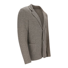 Lade das Bild in den Galerie-Viewer, Beiger Herren-Sweatblazer aus weicher Baumwolle mit Reverskragen, einreihiger Knopfleiste und sportlich-elegantem Minimal-Design.
