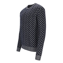 Lade das Bild in den Galerie-Viewer, Schwarzer Herrenpullover aus extrafeiner Merinowolle mit ikonischem Chevron-Jacquard-Muster und Rippbündchen in Vanisé-Optik.
