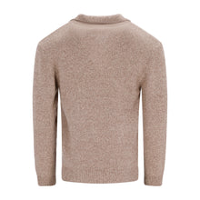 Lade das Bild in den Galerie-Viewer, Beiger Cashmere-Polopullover für Herren mit kurzem V-Ausschnitt, Polokragen und gerippten Bündchen, aus recyceltem Second Life-Cashmere.
