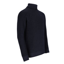 Lade das Bild in den Galerie-Viewer, Dunkelblauer Rollkragenpullover für Herren mit gleichmäßiger Rippenstruktur und Raglanärmeln, gefertigt aus extrafeiner Merinowolle.
