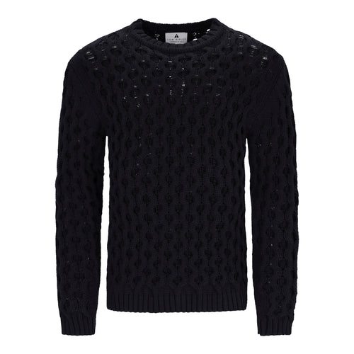 chwarzer Herrenpullover mit markantem Zopfmuster, Rundhalsausschnitt und gerippten Bündchen, gefertigt aus Baumwollmischung.