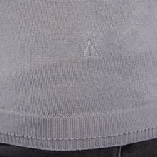 Carica l&#39;immagine nel visualizzatore di Gallery, Essential Roll-neck Pullover PETER Artikelnummer: T1006-105 Farbe: Silber Detail/Logo
